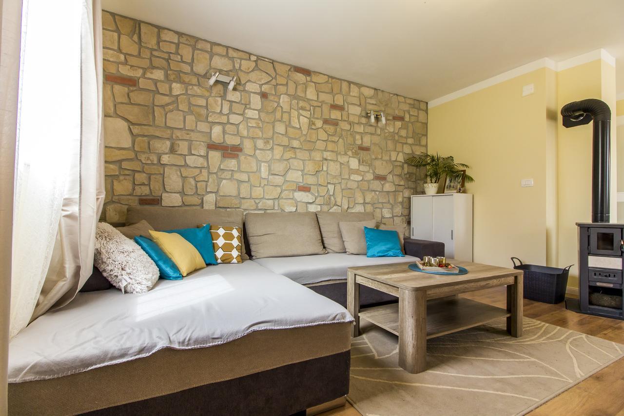 Apartman Maxim Apartment พูลา ภายนอก รูปภาพ