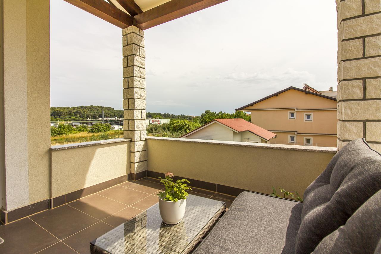 Apartman Maxim Apartment พูลา ภายนอก รูปภาพ