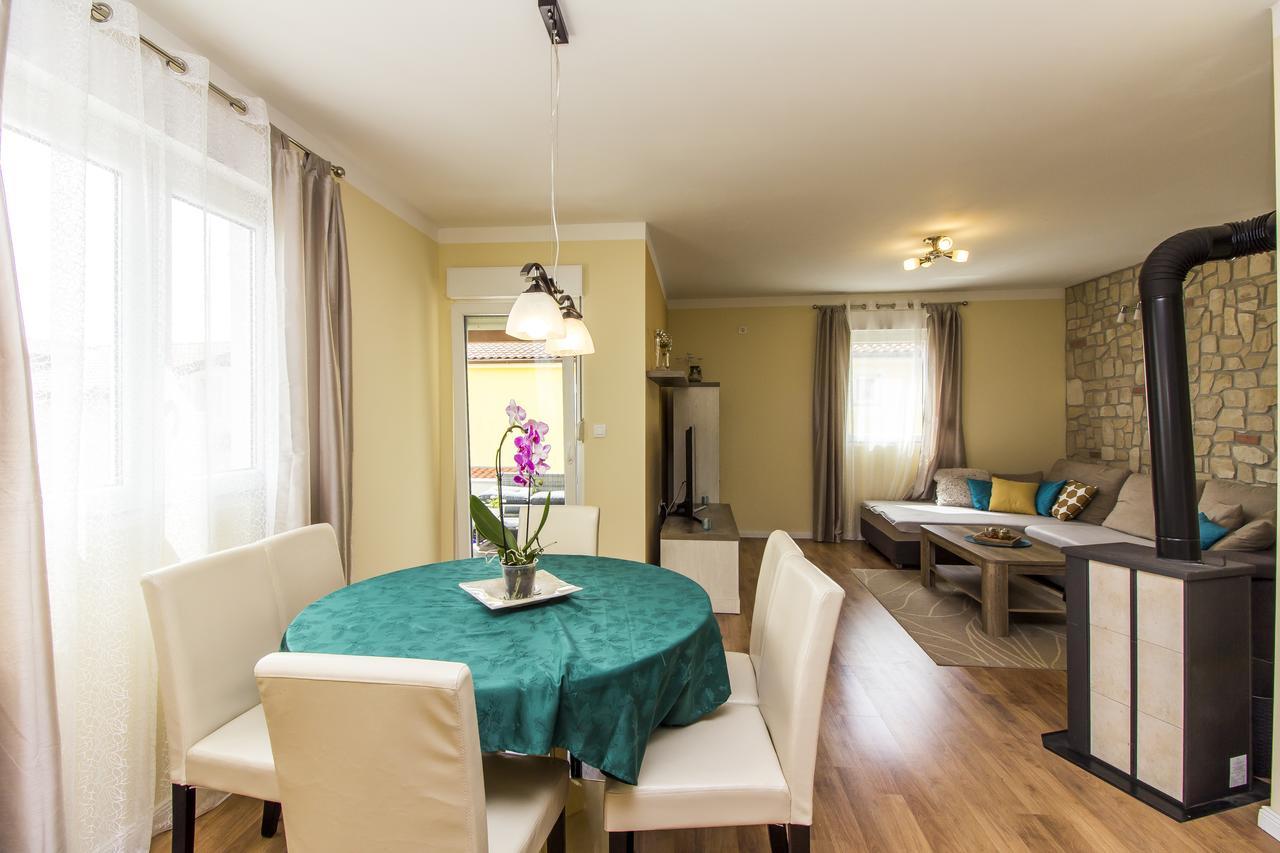 Apartman Maxim Apartment พูลา ภายนอก รูปภาพ