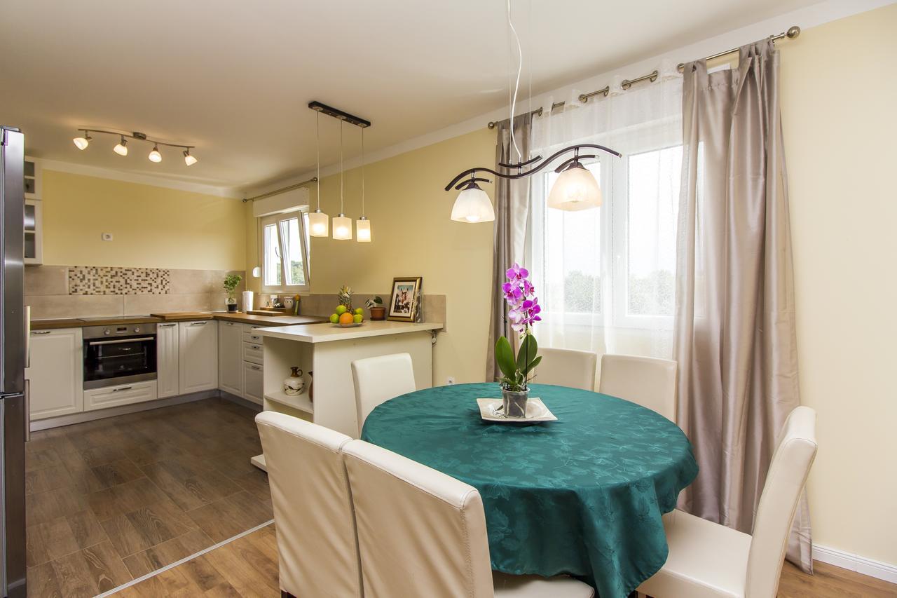 Apartman Maxim Apartment พูลา ภายนอก รูปภาพ
