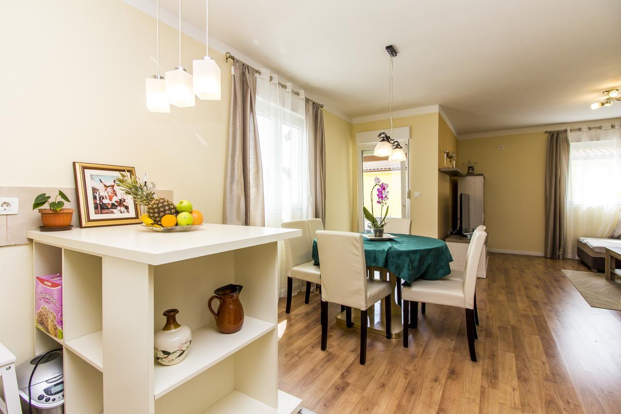 Apartman Maxim Apartment พูลา ภายนอก รูปภาพ