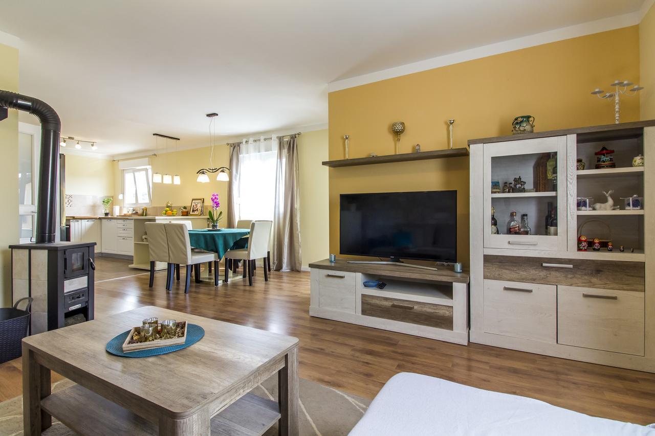 Apartman Maxim Apartment พูลา ภายนอก รูปภาพ
